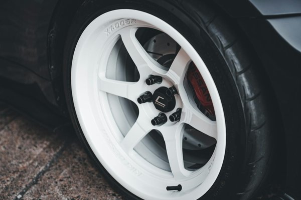 Key Factors to Weigh When Upgrading Your Classic Car to a Hybrid System in the UK